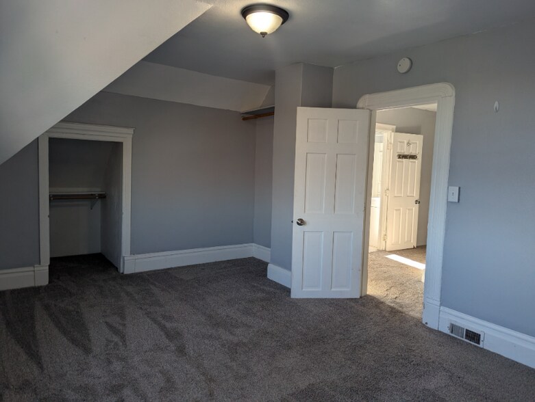 Building Photo - 2707 W 1st St