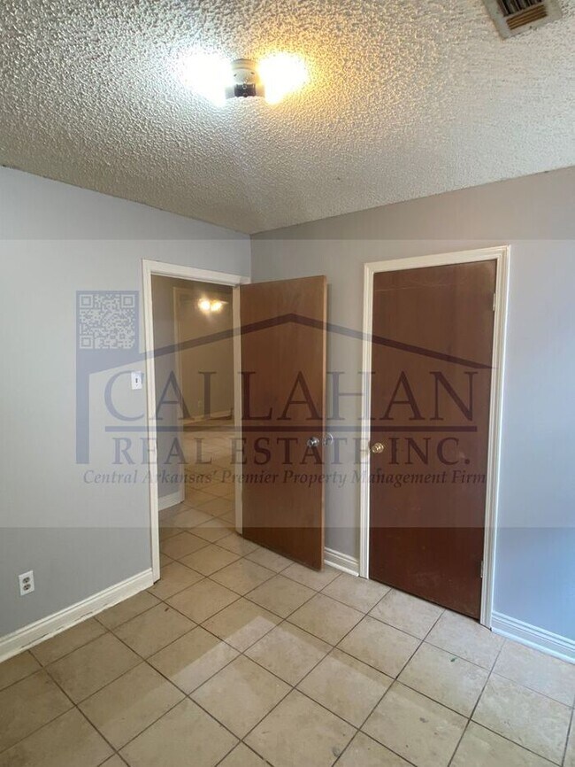 Building Photo - NLR 3 Bedroom Home