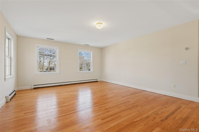 Building Photo - 243 Knollwood Ave