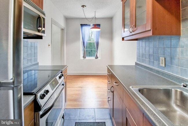 Building Photo - 3051 Idaho Ave NW