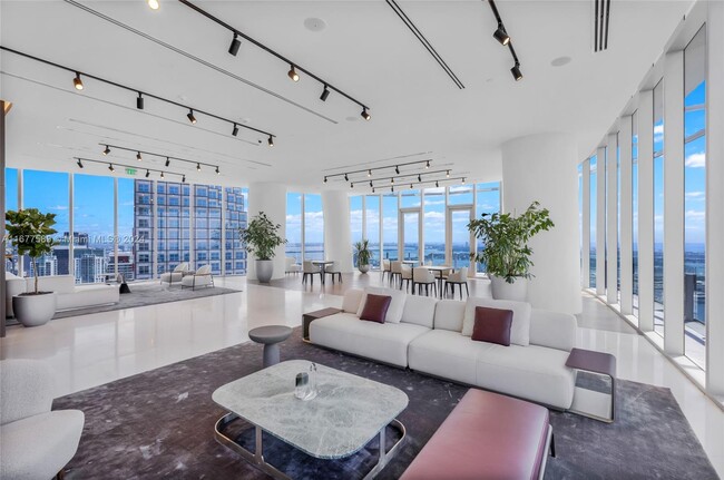 Building Photo - 300 Biscayne Blvd Way