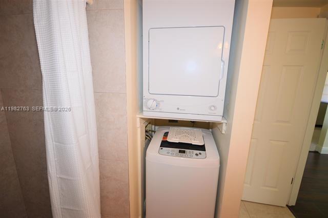 Building Photo - 7944 Eastlake Dr