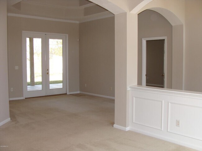 Building Photo - 258 Porta Rosa Circle