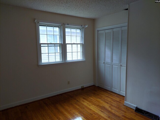 Building Photo - 813 Duke Ave