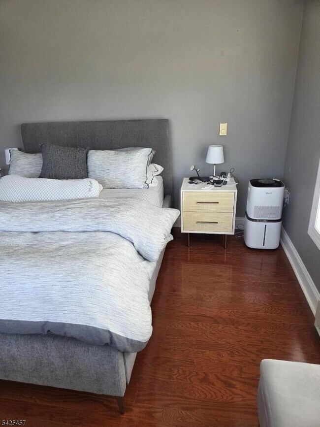 Building Photo - 48 S Park St