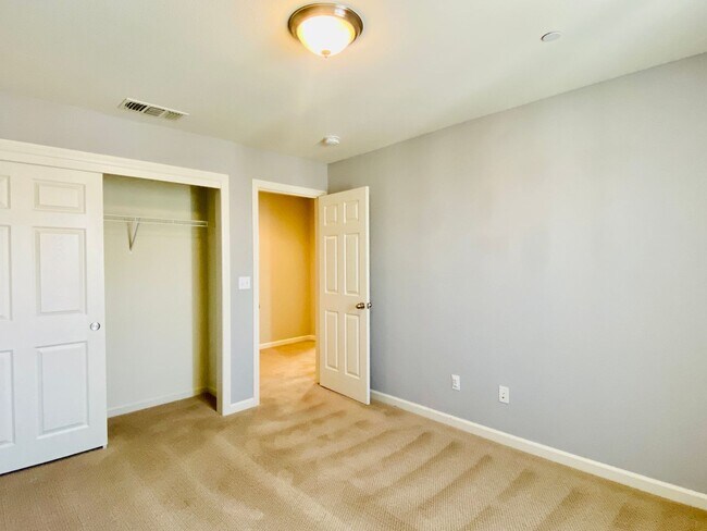 Building Photo - $2,395 Ashlan & Leonard, Beautiful 3 Bedroom - Buckingham Ave, Clovis