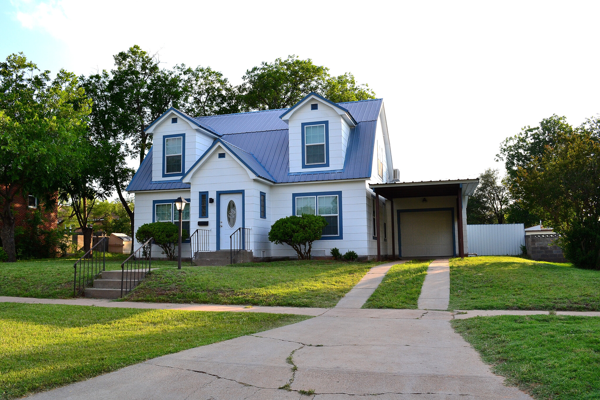 Front of House - 1007 Bawcom St