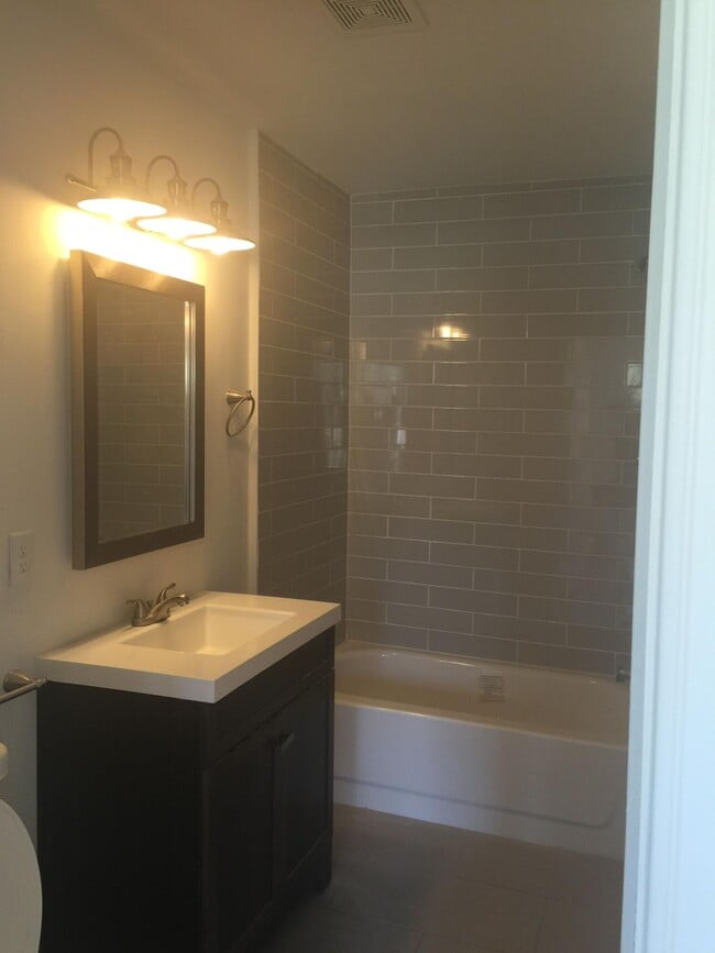 Building Photo - 2805 33rd St