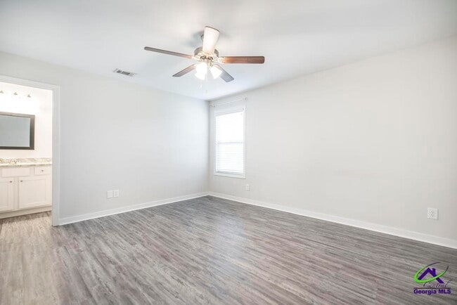 Building Photo - 101 Shasta Dr