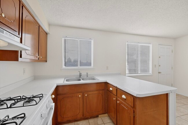 Building Photo - 10370 Kellogg St