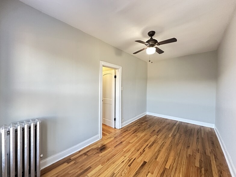 Building Photo - 4640 N Paulina St