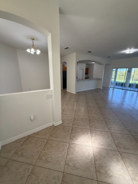 Building Photo - 3514 Valleyview Dr