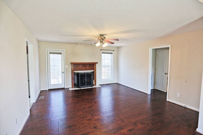 Building Photo - 3927 Stella Dr