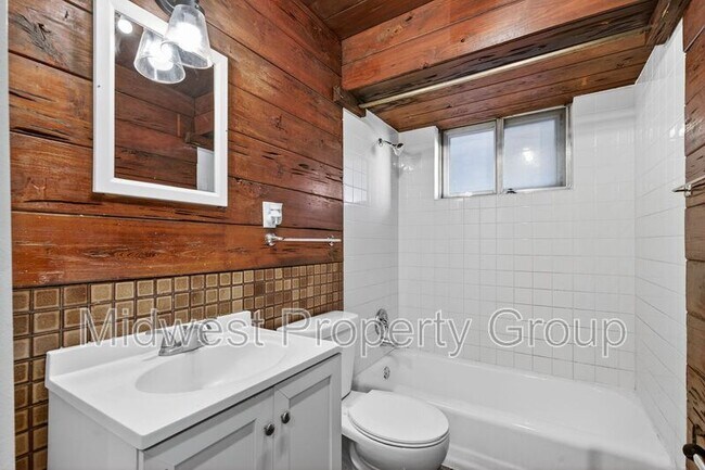 Building Photo - 1156 Cove Ln