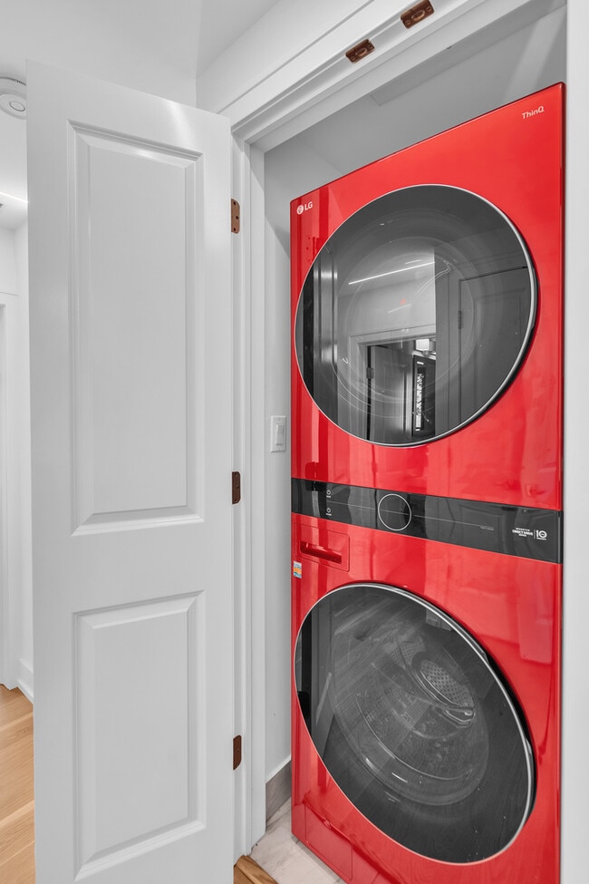 Building Photo - 623 Echo Ln