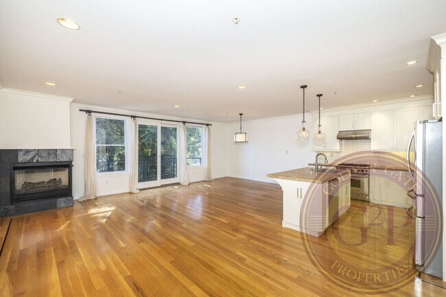 Building Photo - Noe Valley - 4 BR, 3 BA Condo 2,326 Sq. Ft. - 3D Virtual Tour, Roof Deck, Parking and Storage