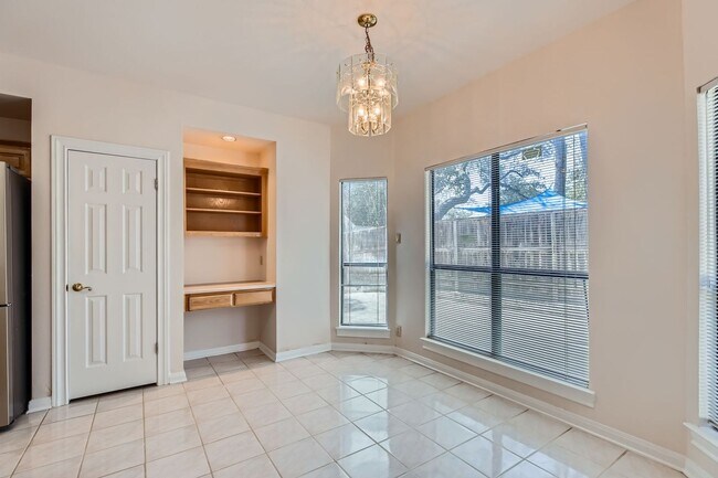 Building Photo - Beautiful 4-bedroom, 3-bath home in the de...