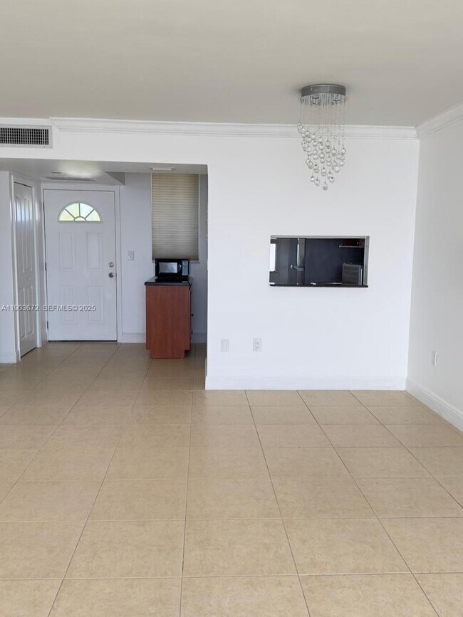 Building Photo - 2910 Point E Dr