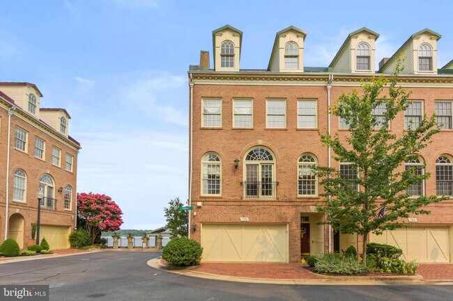 Building Photo - 700 Kahn Pl