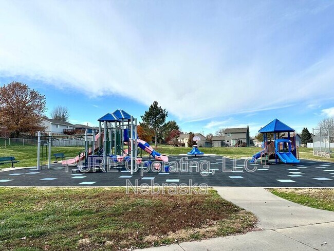 Building Photo - 8005 S 152nd St