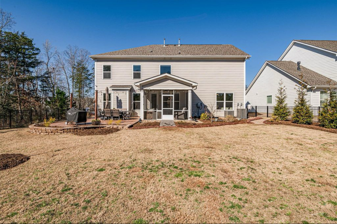 Building Photo - 15606 Walnut Hill Dr