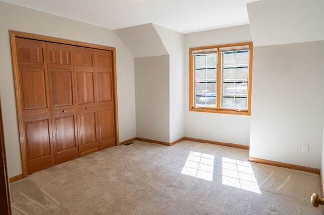 Building Photo - 4bd/3.75ba Woodinville Home