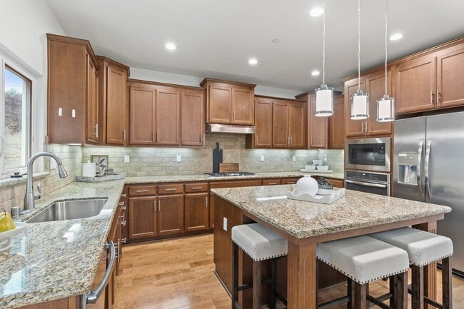 Building Photo - 832 Skycrest Drive