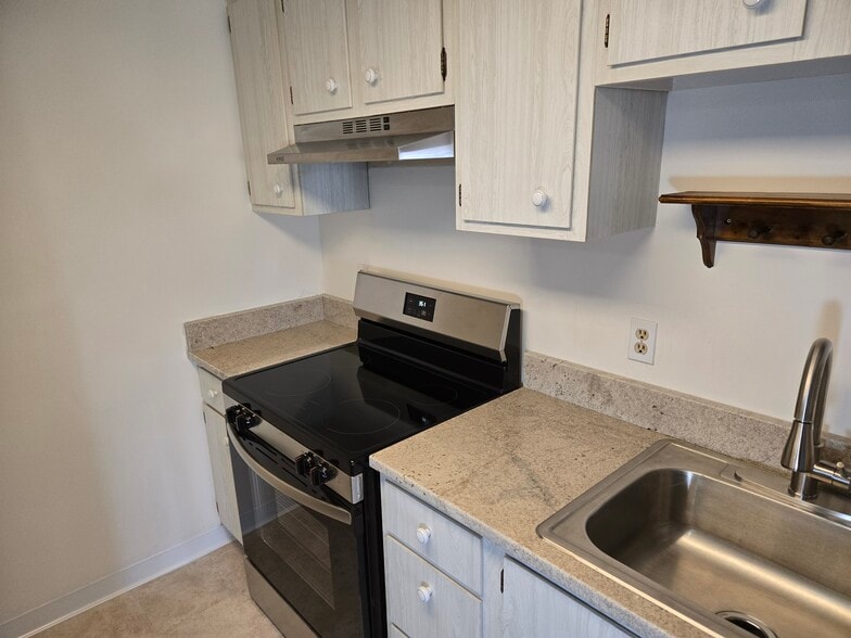 Building Photo - 4849 Grace Rd