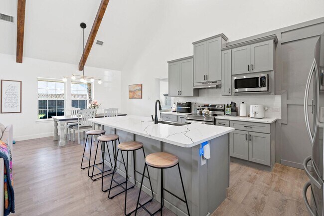 Building Photo - 1000 Stone Hill St