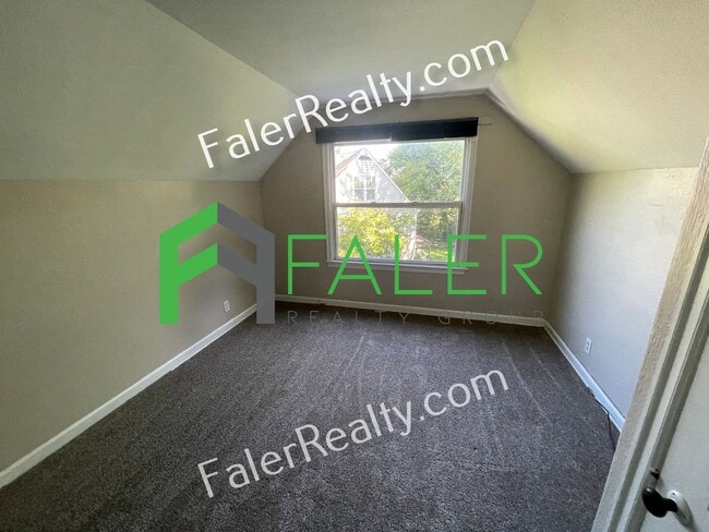 Building Photo - Charming Cape Cod with Spacious Yard