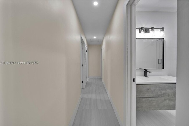 Building Photo - 5020 SW 92nd Ave