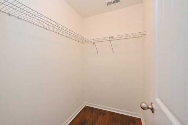 Building Photo - Minutes to Nashville! Stylish 2BR/2.5BA Goodlettsville Townhome