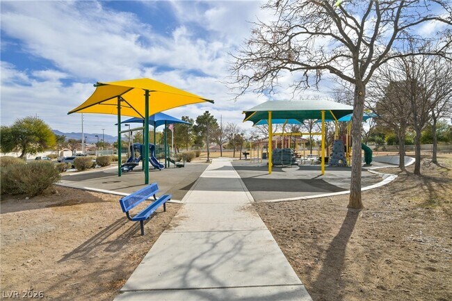 Building Photo - 592 Macbrey Dr