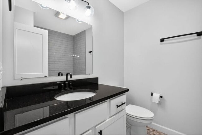 Building Photo - 43215 Riverside Dr