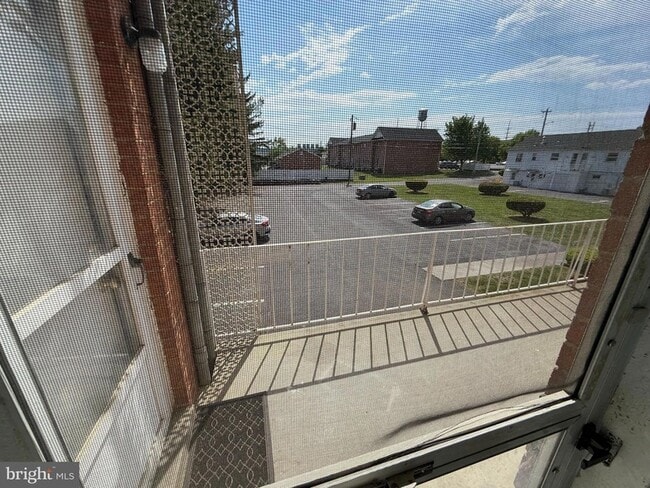 Building Photo - 2256 Roosevelt Blvd