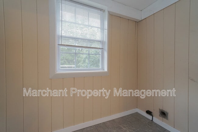 Building Photo - 120 Grove Rd