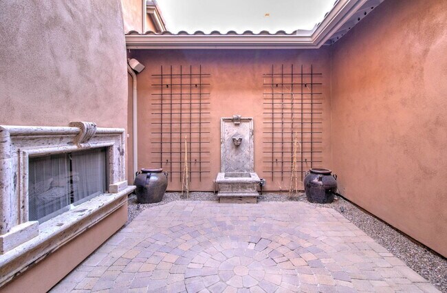 Building Photo - 9427 E Trailside View