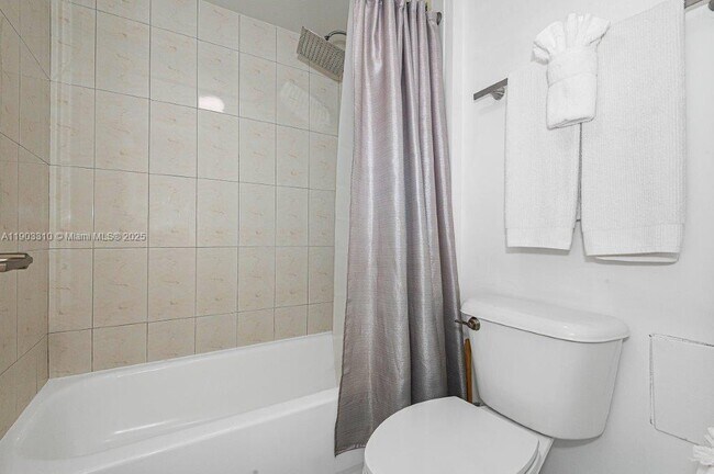 Building Photo - 2301 Collins Ave