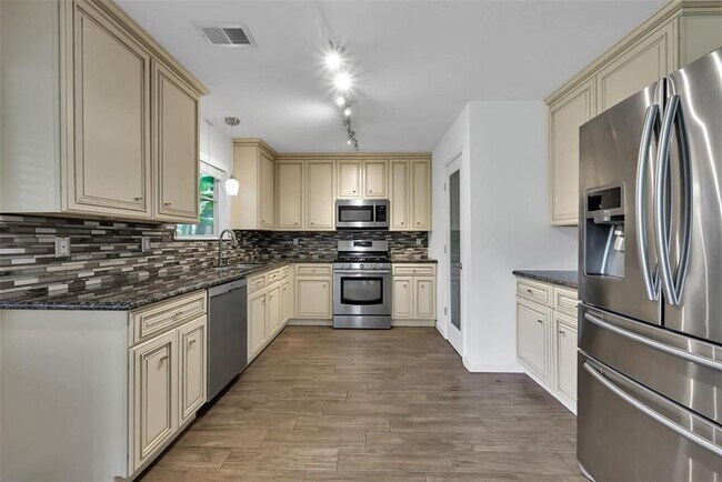 Building Photo - 26907 Castlecliff Ln