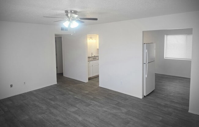 Building Photo - 409 River Rd