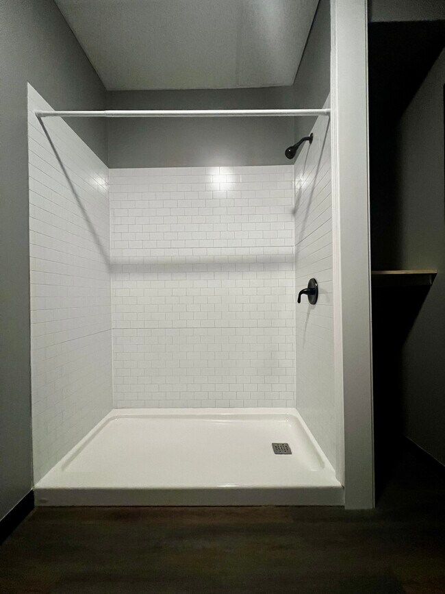 Building Photo - Berkely Manor