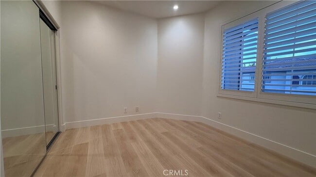 Building Photo - 449 Ridgeway