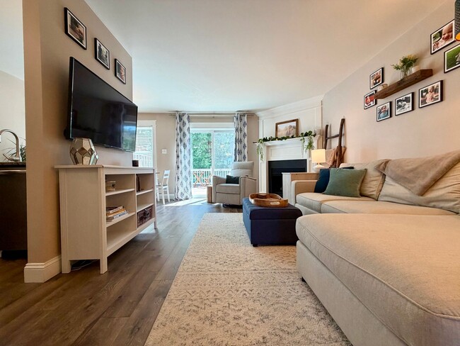 Building Photo - Stunning 3-Bedroom/2-Bathroom Townhouse in Perkasie! Available Mid July!