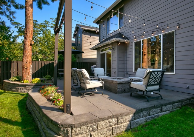 Building Photo - Gorgeous, Bright 4 Bedroom Home in SW Bend!