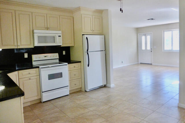 Building Photo - 831 Biscayne Dr