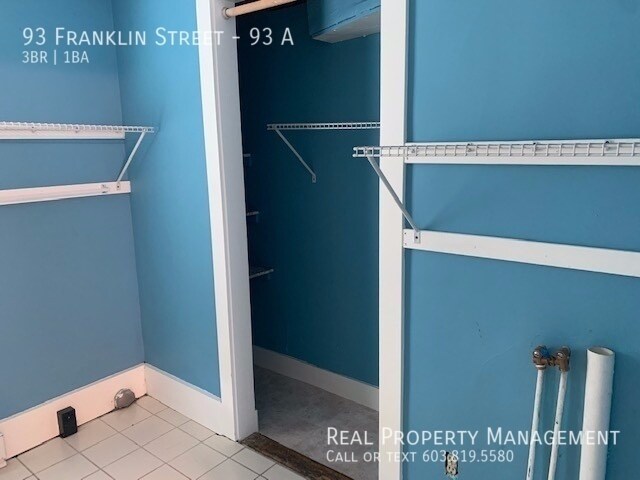 Building Photo - 1st Floor 3 Bedroom Duplex- Great Location