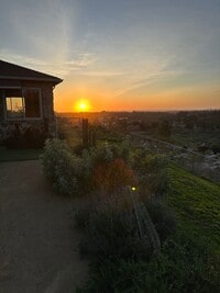 Building Photo - 2 bedroom/1 bath house, Available Now!