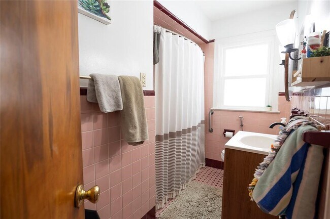 Building Photo - 3613 Vestal Rd