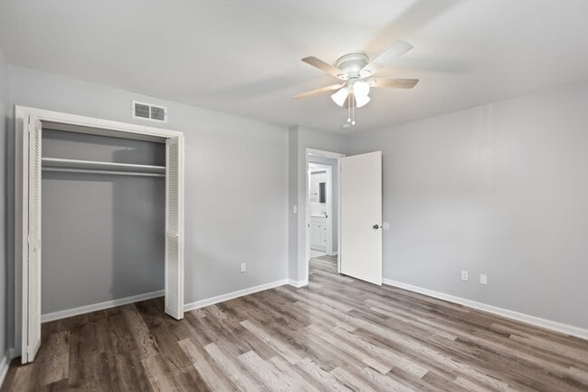 Building Photo - 801-805 Lester Harris Rd