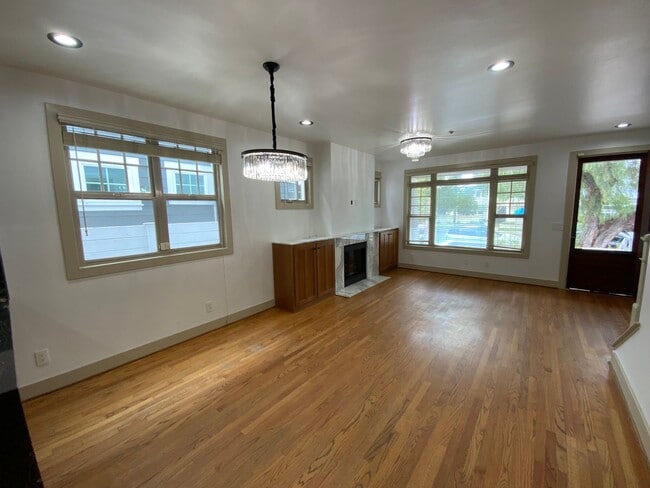Building Photo - 445  E Avenue